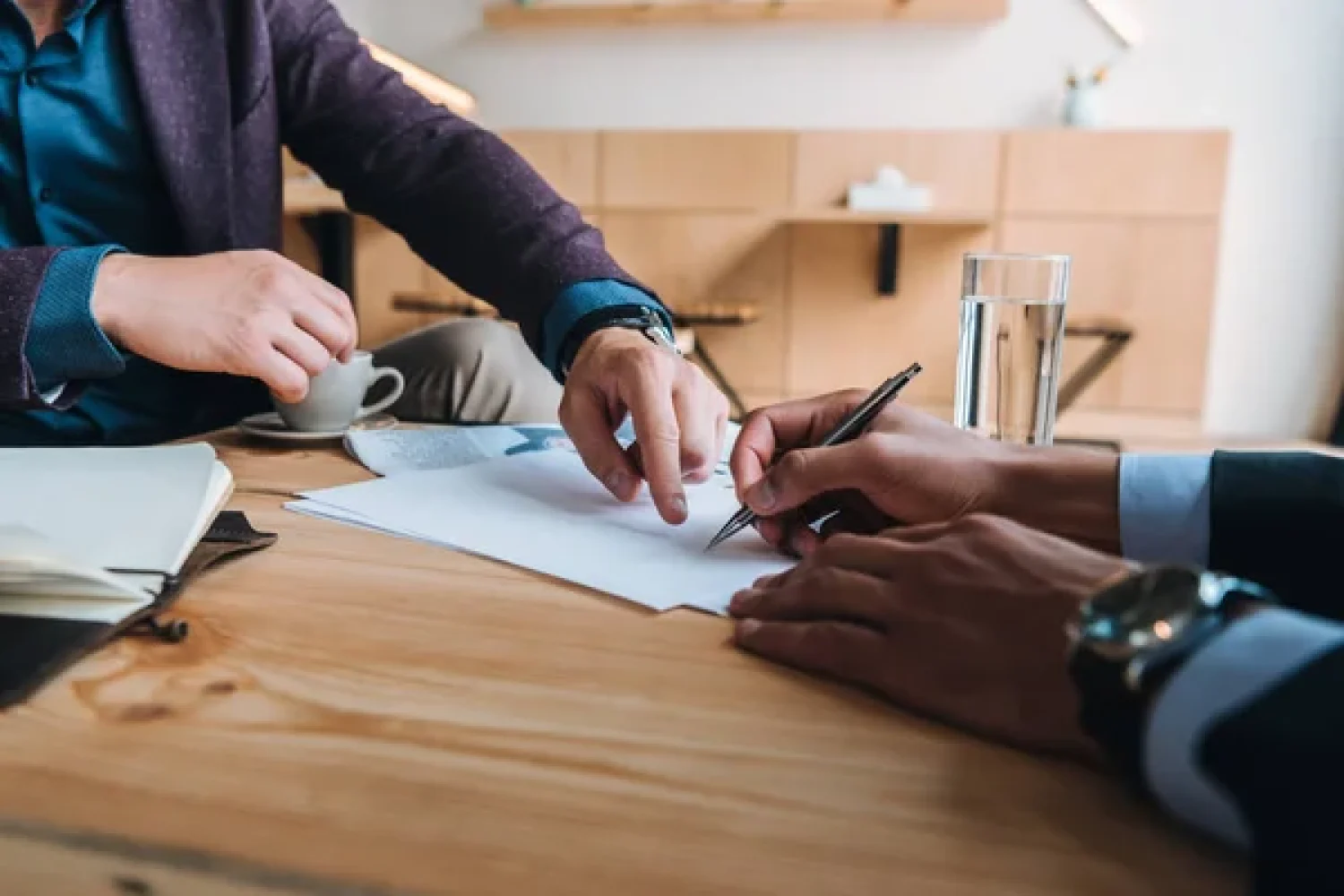 depositphotos_162643926-stock-photo-businessmen-signing-contract-at-meeting